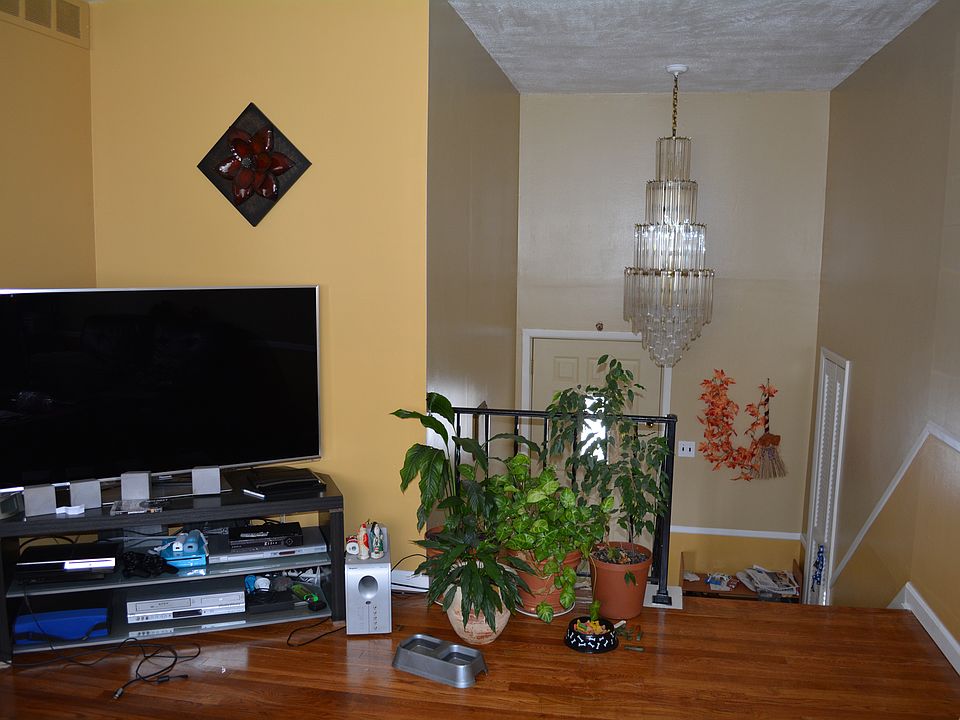 2nd image of 43158 Fortner Dr