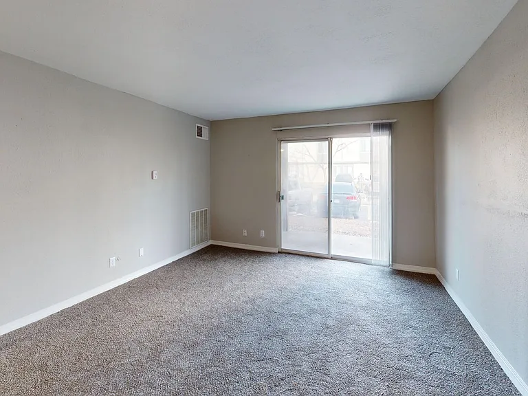 Garden Pointe Apartments — Photo 24