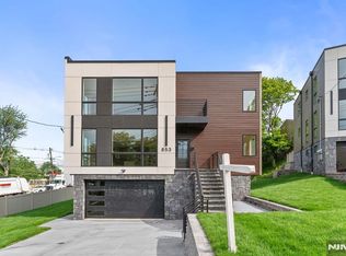 853 Pleasantview Ter, Ridgefield, NJ 07657