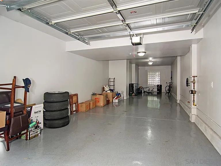 Paramount Dr — Photo 24