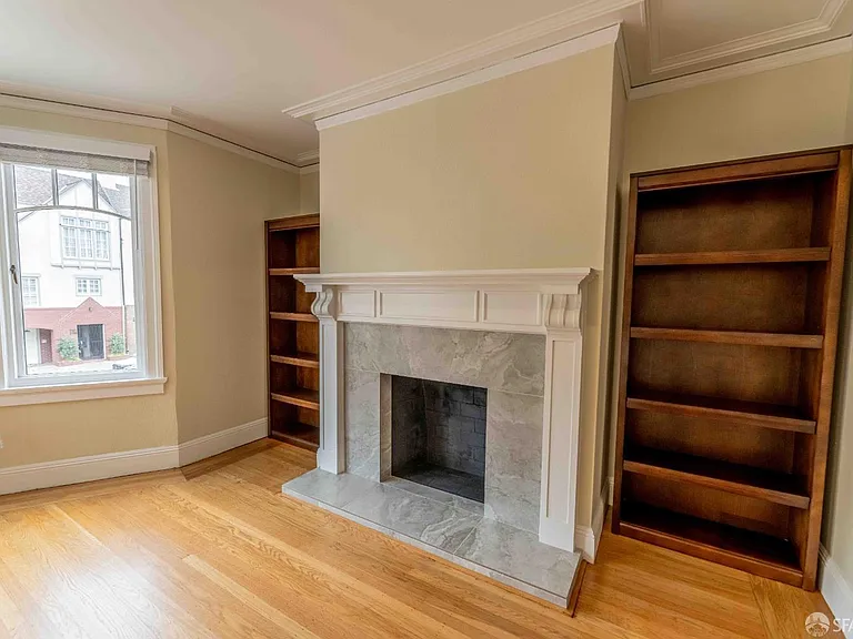 2124 Bay St — Photo 3