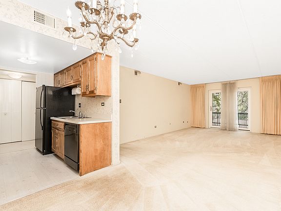 5th image of 505 Redondo Dr APT 210