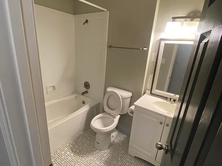 218 Alverado Dr — Photo 8
