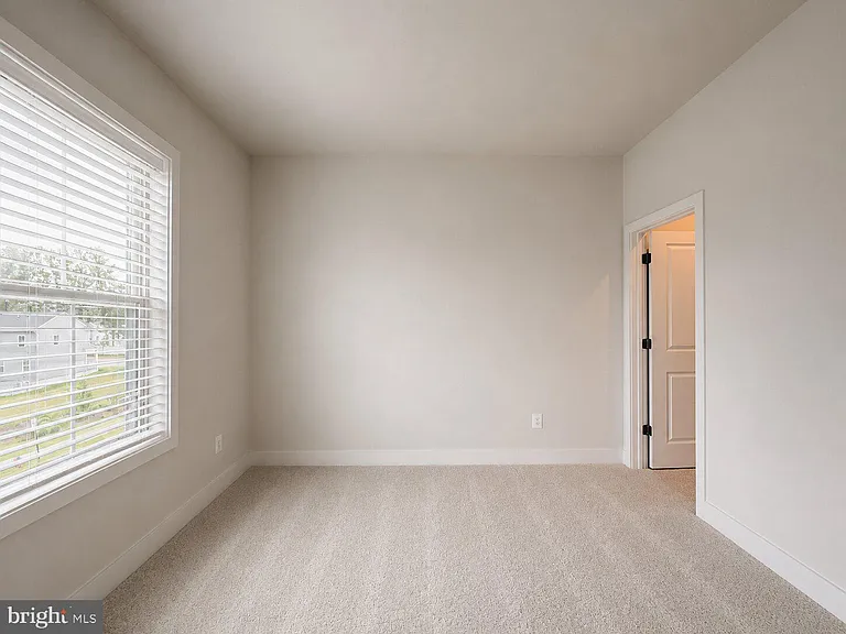 135 Heyford Dr — Photo 31