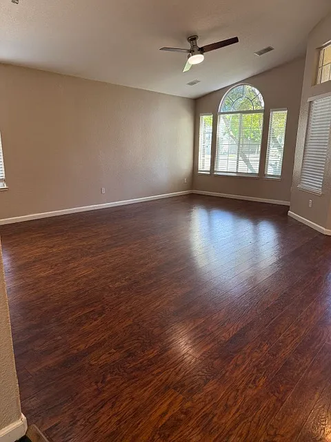4 bed, 1834 sqft, $2,995 — Photo 3