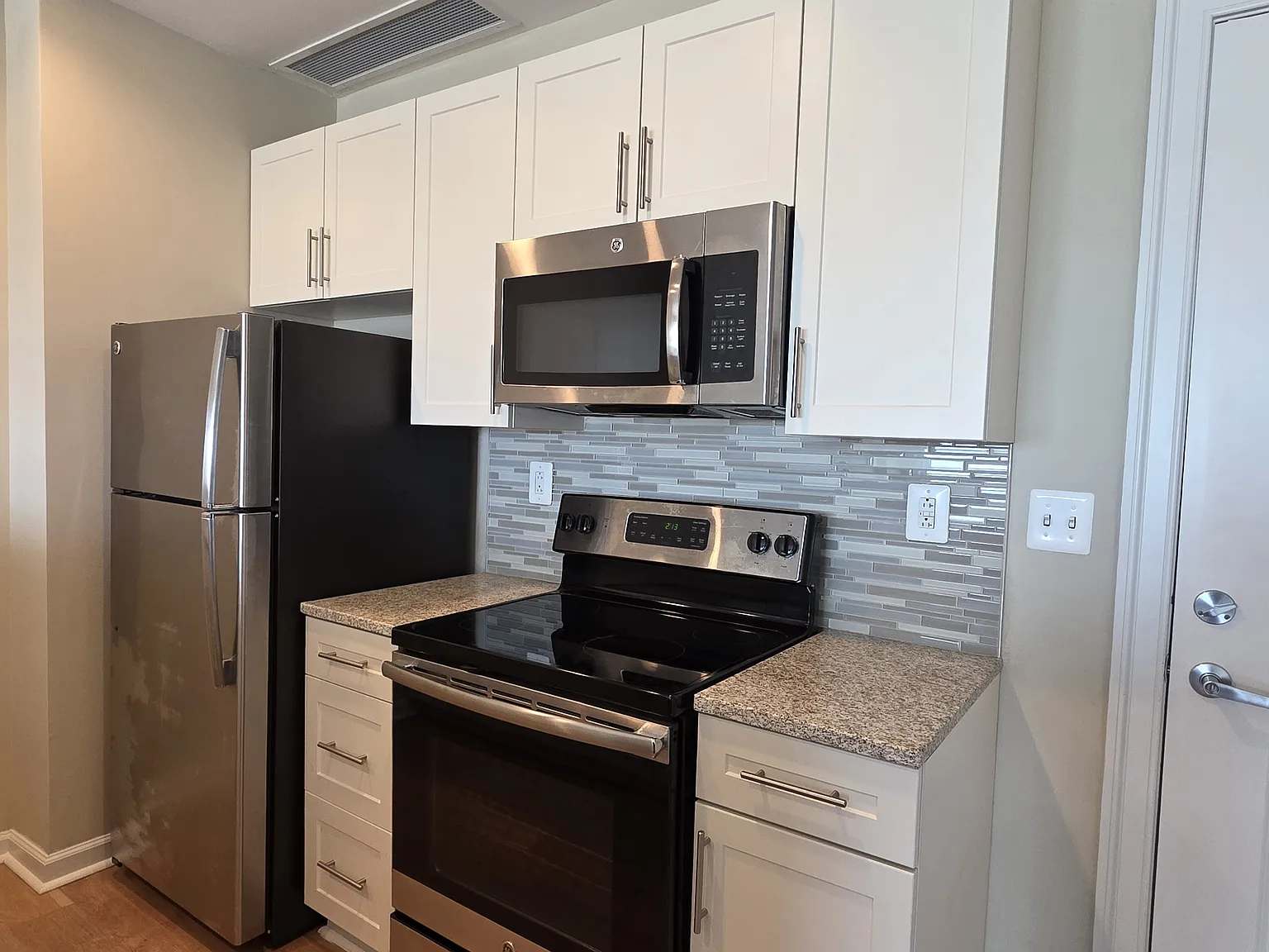 1 bed, 680 sqft, $2,050 — Photo 4