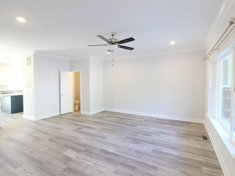 1073 Bluemoon Dr — Photo 3