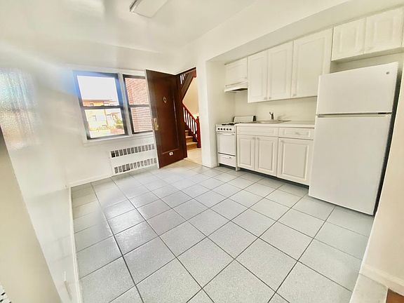 2nd image of 425 W Broadway #1