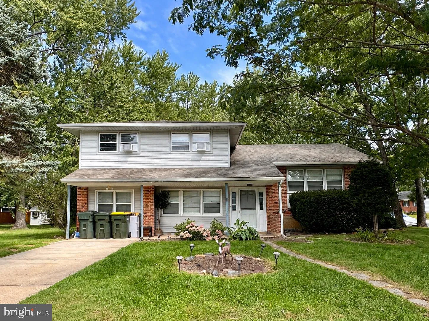 5 bed, 2.0 bath, 2306 sqft, $2,850 — Photo 1