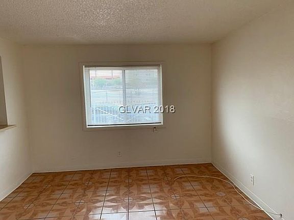 5th image of 484 Albert Ave