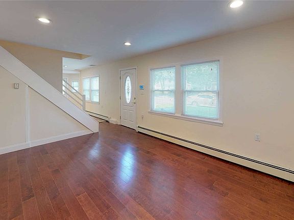 3rd image of 4 Bramble Ln