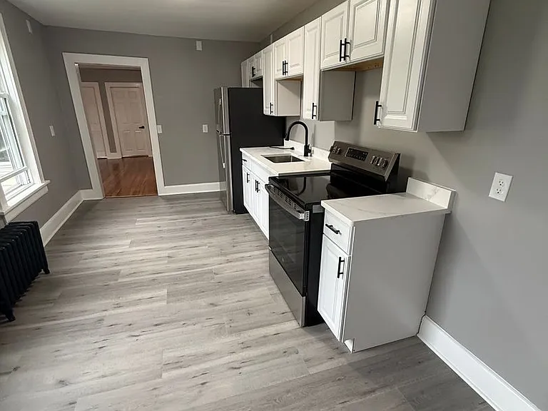266 Linden St — Photo 39