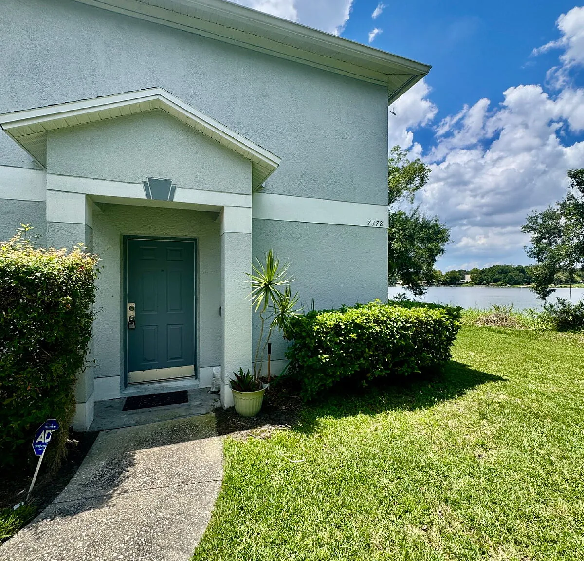 3 bed, 2.5 bath, 1364 sqft, $1,795 — Photo 2