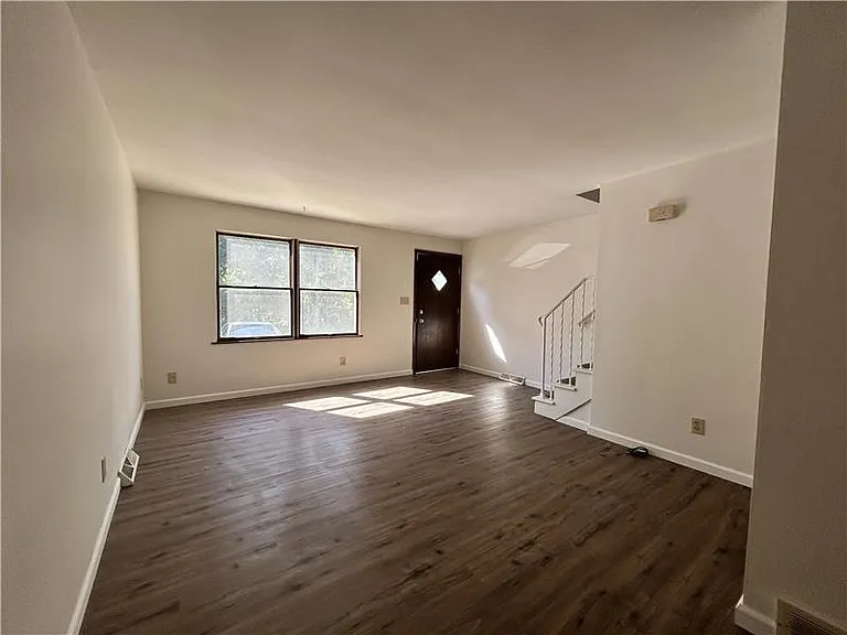 3601 Beaumont Dr #7 — Photo 3