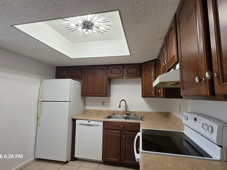 593 Fairways Cir — Photo 16