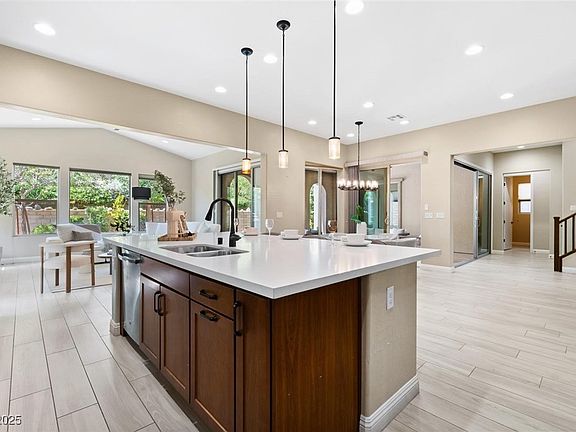 3rd image of 441 Beautiful Hill Ct