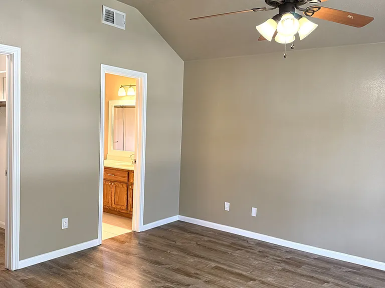 1505 Richland Ct N — Photo 5
