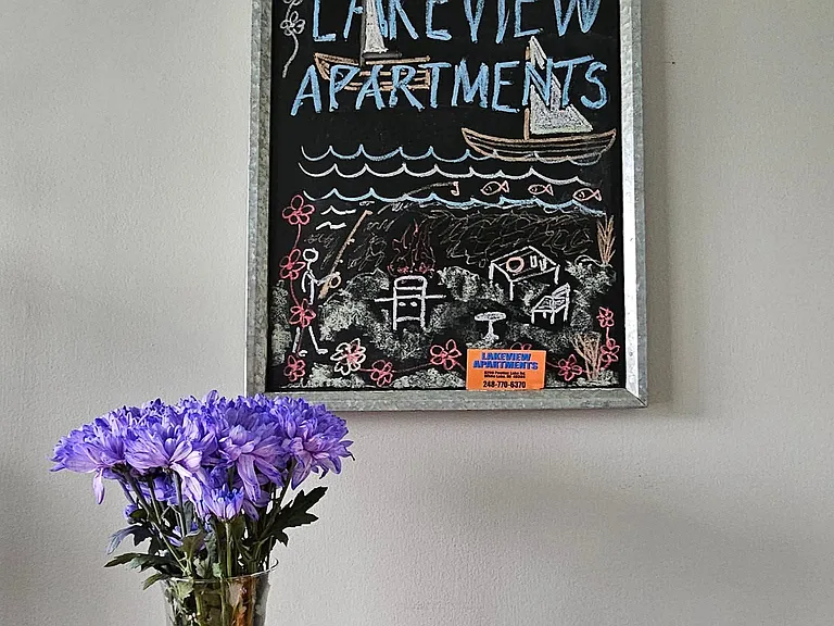 Lakeview Apartments — Photo 9