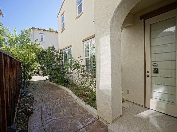 2nd image of 3687 Lago De Bracciano St