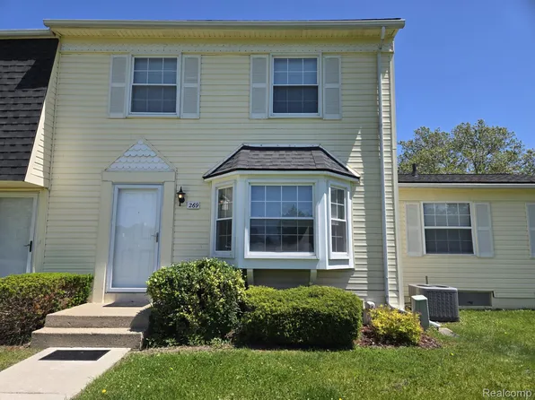 269 Lake Village Dr, Walled Lake, MI 48390