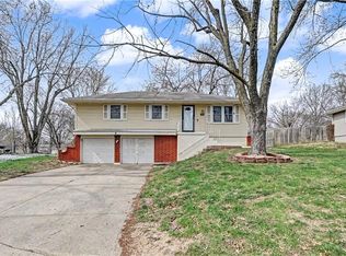 1913 SW Gladstone Dr, Blue Springs, MO 64014