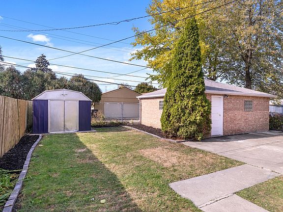 4th image of 7418 Kolmar Ave