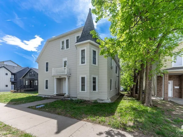 1017 Laramie St, Manhattan, KS 66502