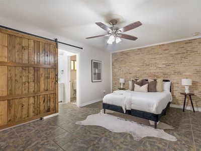 7712 Royal Ln #209, Dallas, TX, 75230