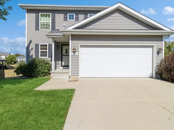 6812 Sweetwater Dr, Des Moines, IA 50320