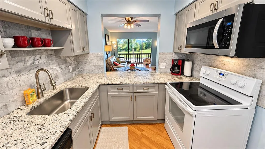 1 bed, 1.5 bath, 676 sqft, $1,700 — Photo 3