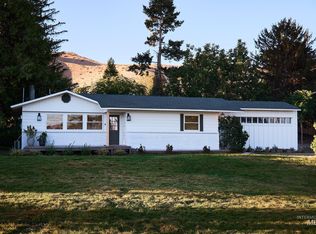 647 E South Slope Rd, Emmett, ID 83617