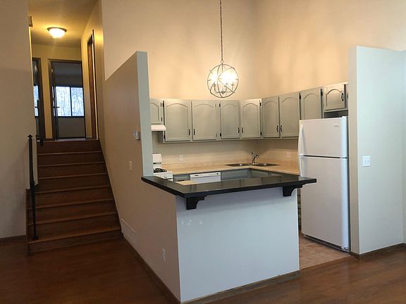 Kitchen with Breakfast Bar
