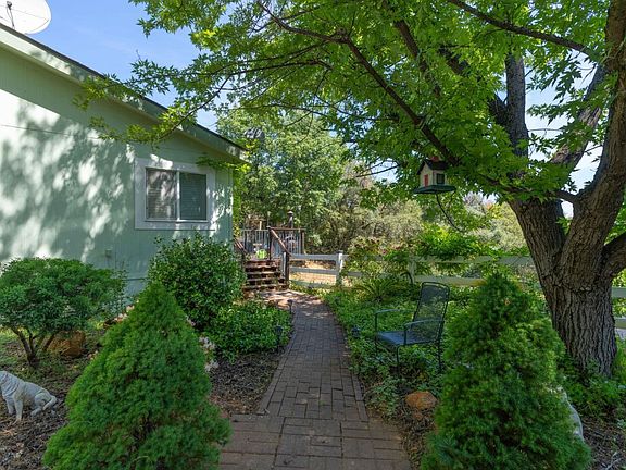 5th image of 18301 Toyon Rd