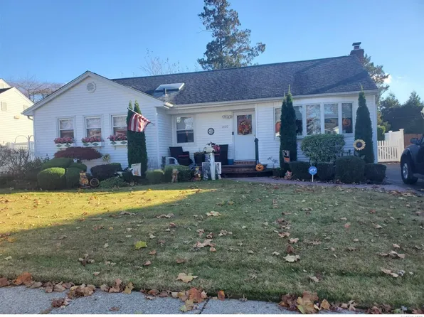 1500 Cleveland Avenue, East Meadow, NY 11554