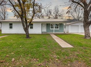 725 E White St, Hamilton, TX 76531