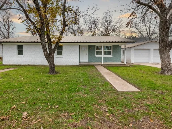 725 E White St, Hamilton, TX 76531