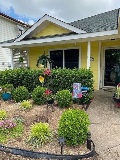 1st image of 1566 Sandhurst Dr