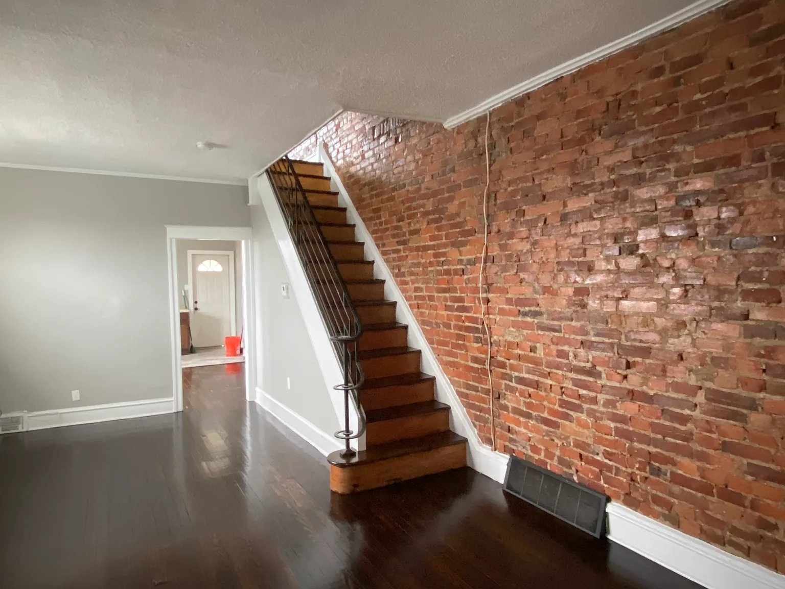 3 bed, 1290 sqft, $2,100 — Photo 3