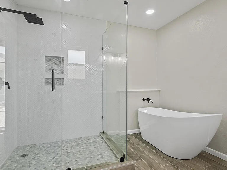 1908 Glencove Cir — Photo 17