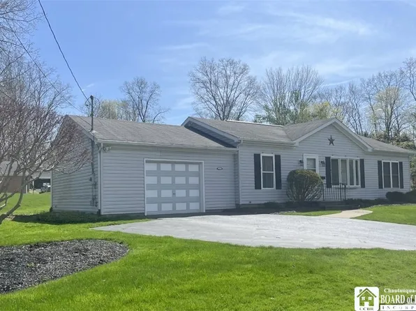 245 Huxley St, Jamestown, NY 14701