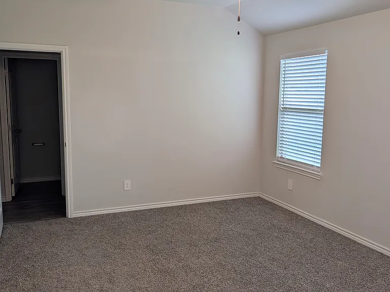 1281 Carnaby St — Photo 19