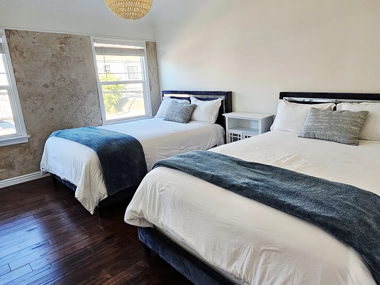 3 bed, 1600 sqft, $4,950 — Photo 3