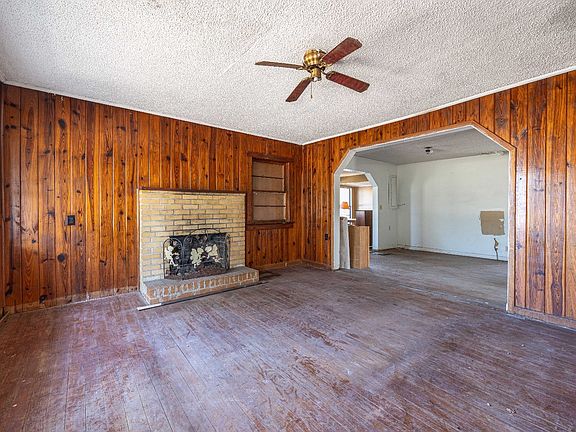3rd image of 176 NE Lilac Cir