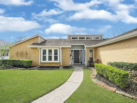 3rd image of 6119 Hummingbird St