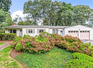 15 Candle Hill Ct, Warwick, RI 02886
