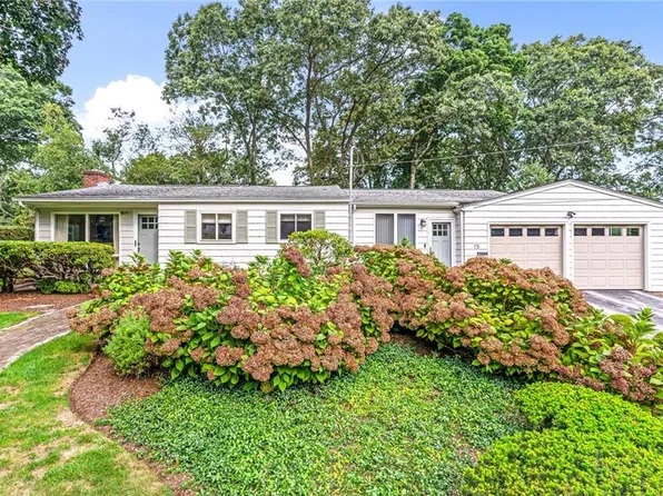 15 Candle Hill Ct, Warwick, RI 02886