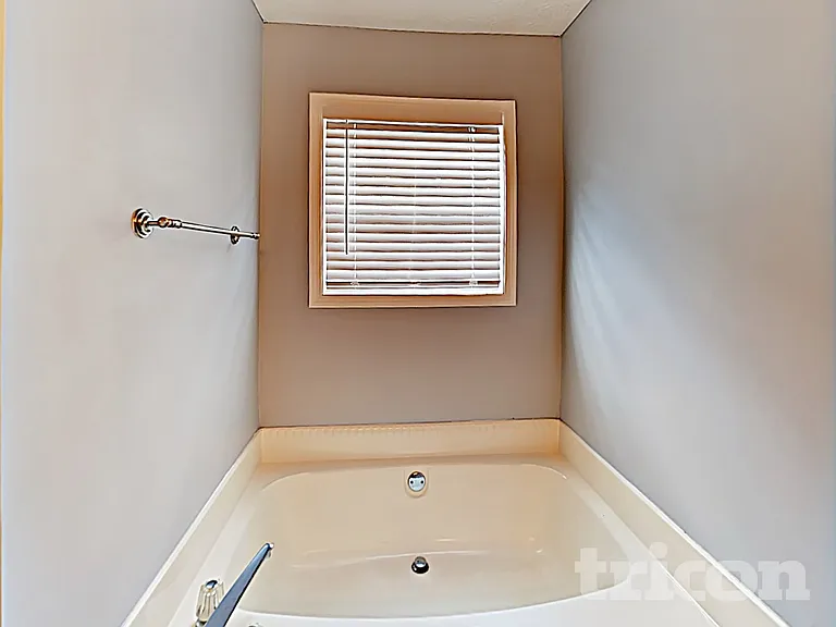 726 Westbury Dr — Photo 9