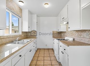 10027 Sepulveda Blvd #D, Mission Hills, CA 91345