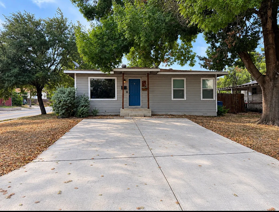 3 bed, 1300 sqft, $1,400 — Photo 1