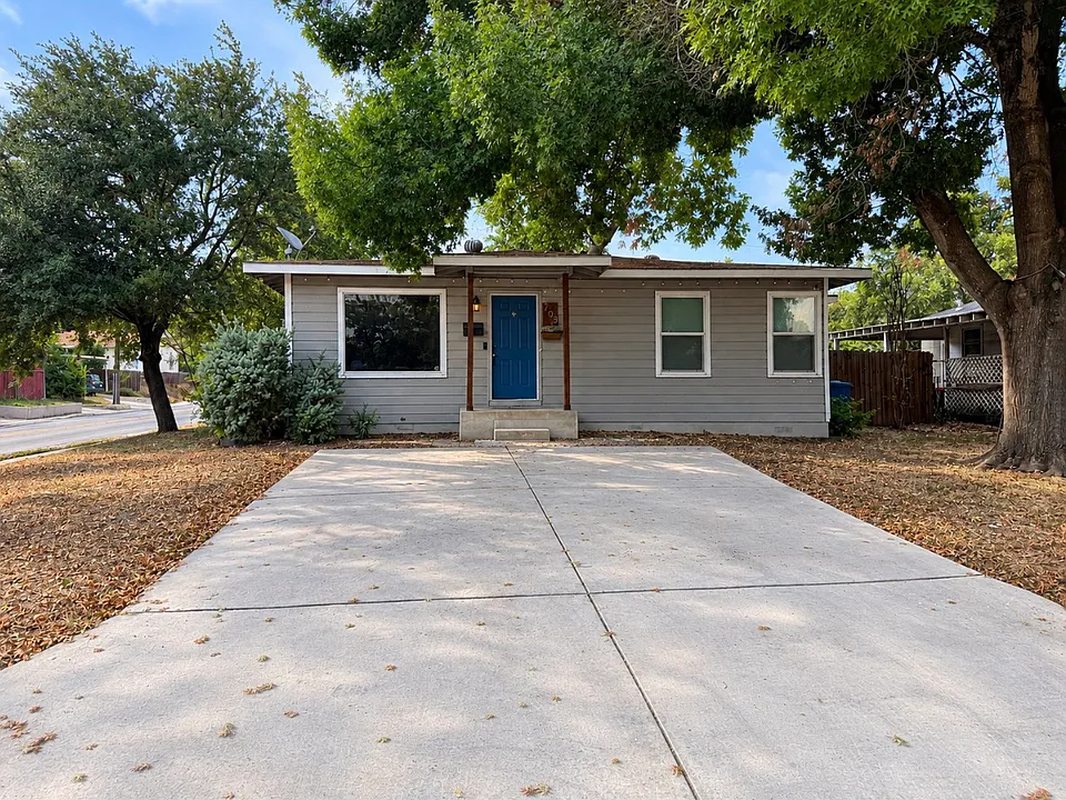 703 Cravens Ave